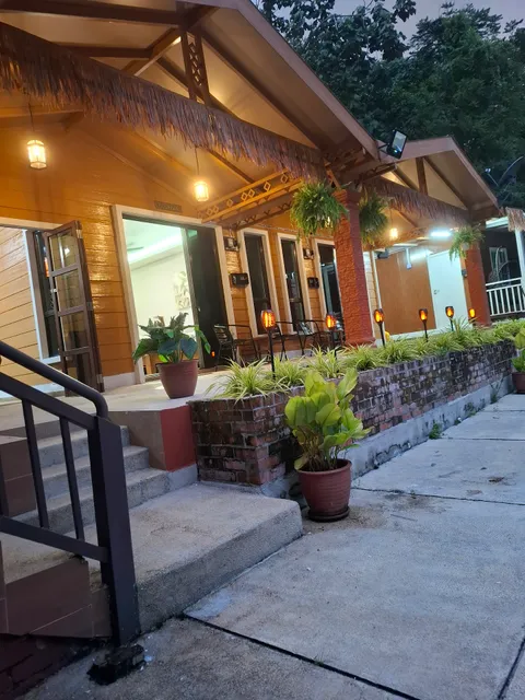 Legasi Zeeman Riverfront Homestay