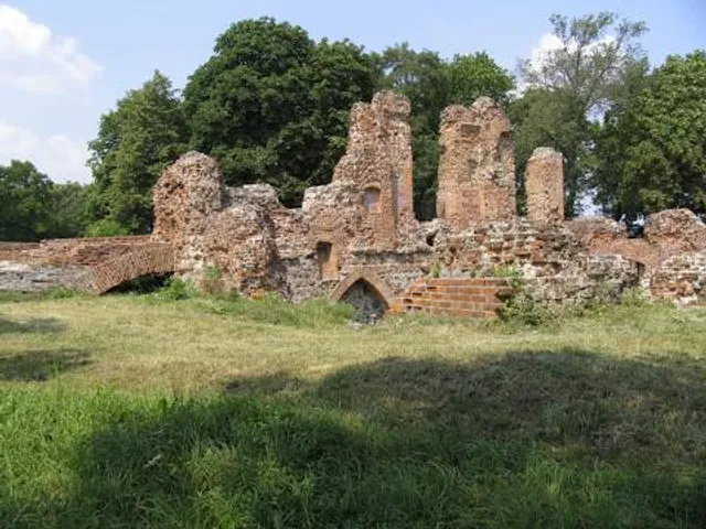 Ruiny Zamku Biskupiego w Raciążku