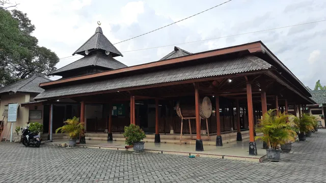 Masjid Besar Kuno Taman Kota Madiun