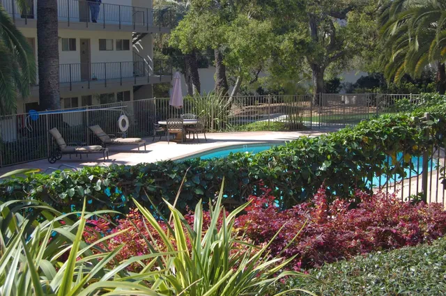 Villa Flores Apartments