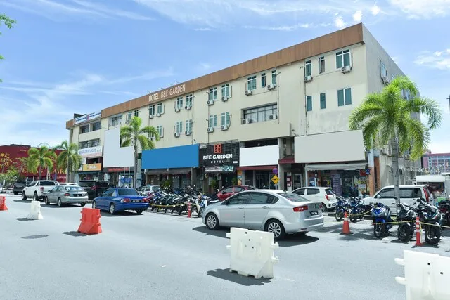 OYO 90819 Bee Garden & Bb Motel