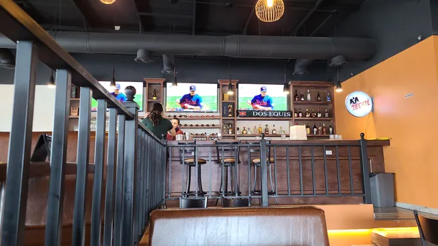 Steak & Cheese, Plaza Carranza