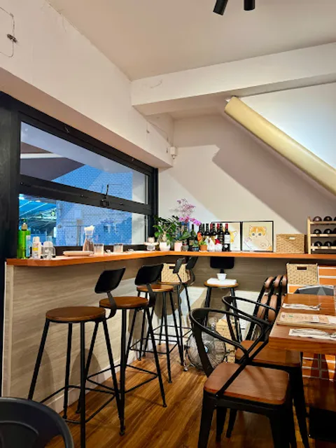 Fika Restaurant & BAR