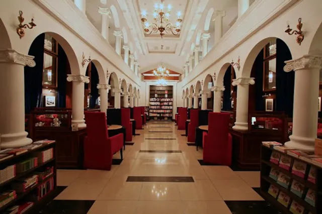 Moooon River Cafe & Books