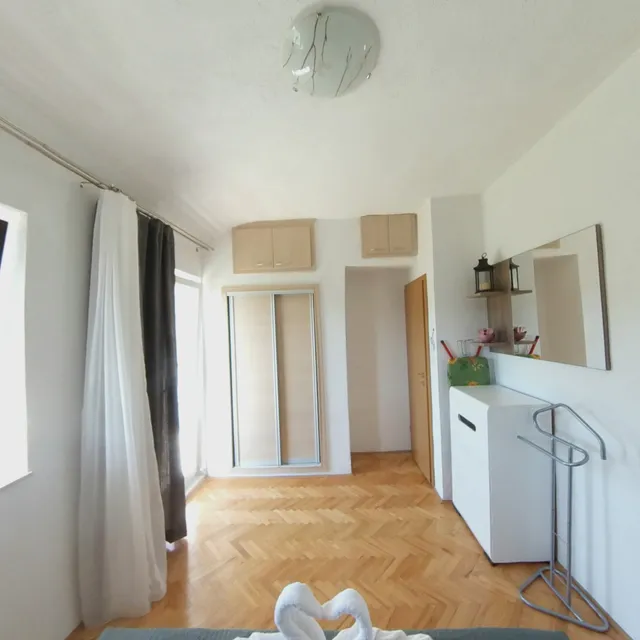 Sunny Break Apartments