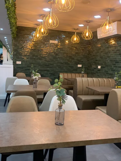 MANHATTAN RESTAURANT