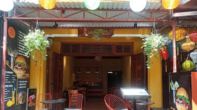 LA BURGER HOIAN