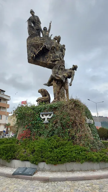 Tarihe Saygı Anıtı