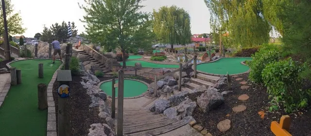 Waters Edge Mini Golf