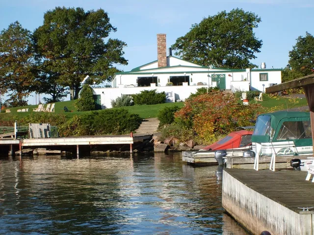 Capricorn Motel Royale