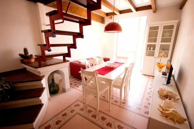 La "casetta rossa del Borgo" -Tropea-