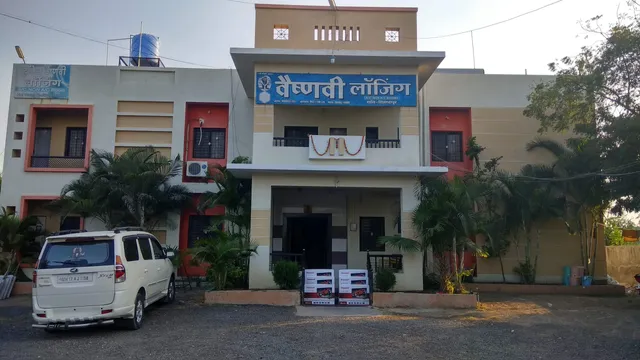 Hotel Vaishnavi & Lodging