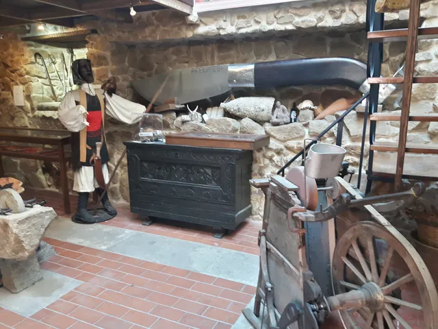 Museo del Coltello Sardo e coltelleria l'Arburesa