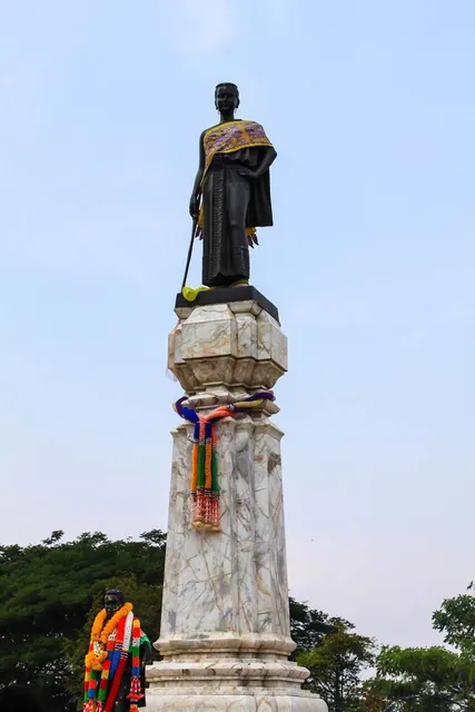 Thao Suranari (Ya Mo) Monument