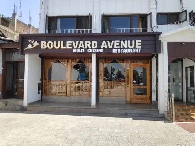 Boulevard Avenue Dine In