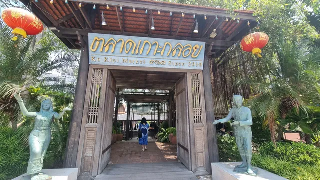 Ko Kloi Floating Market