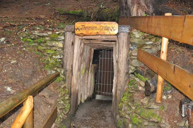 Erzgruben Burgberg - Museumsdorf mit Besucherbergwerk