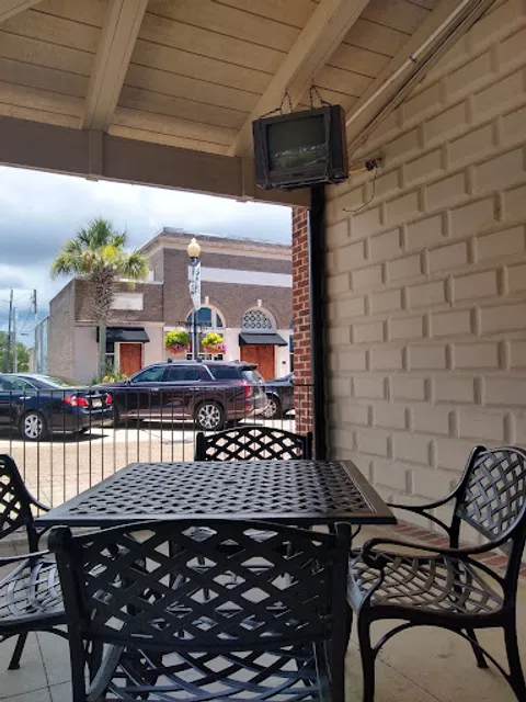 Paradise Deli & Grill