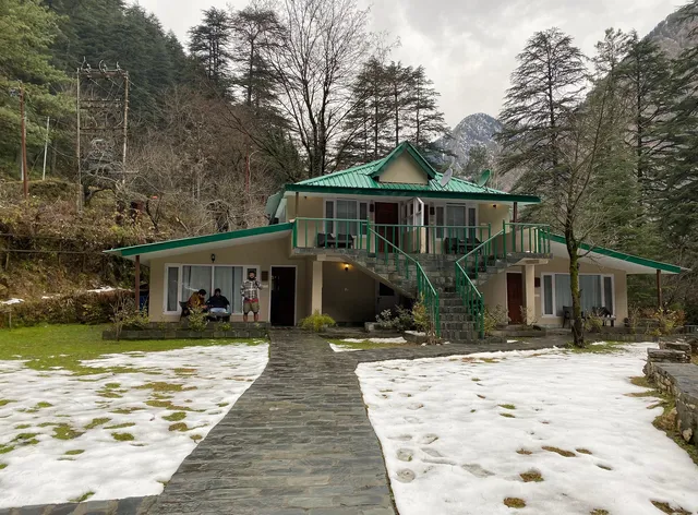 asaka lodge at kasol