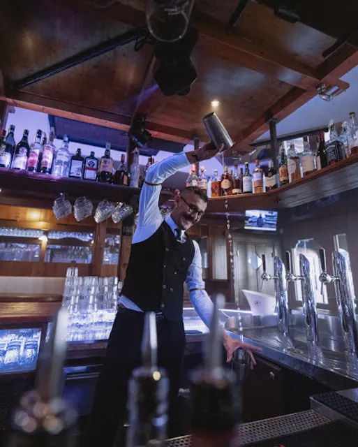 Chalet Tower Pub - Club, Ristorante & Pizzeria