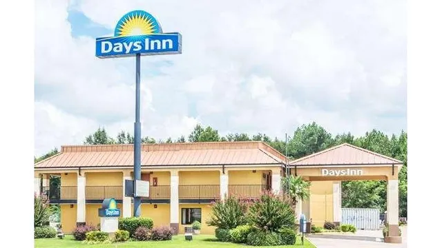 Days Inn by Wyndham Rayville