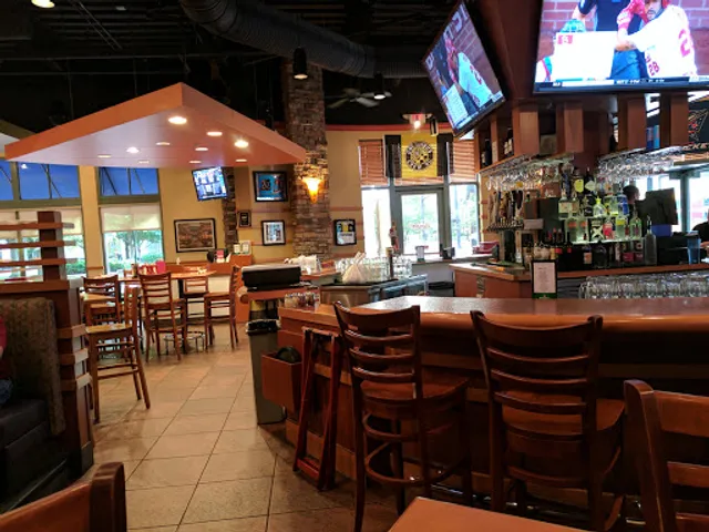 Boston's Pizza Restaurant & Sports Bar