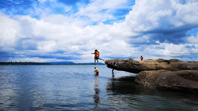 ล่องแพอุบล​ แพอันดามัน&รีสอร์ท เขื่อนสิรินธร(ท่าที่ 1)