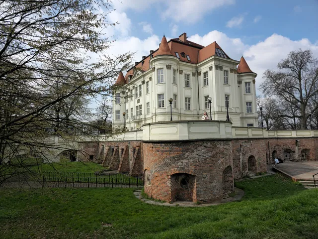 Leśnica Castle