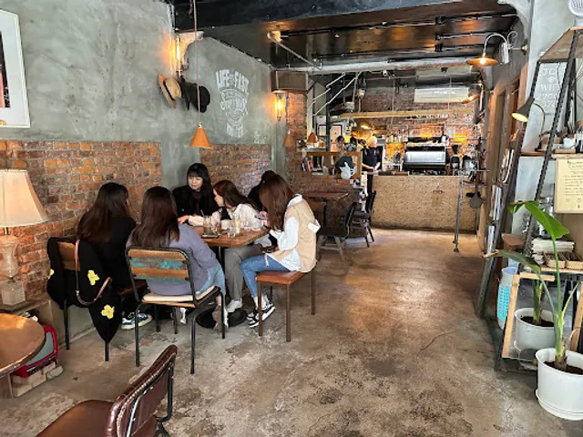 2J CAFE (營業時間11AM~10PM)