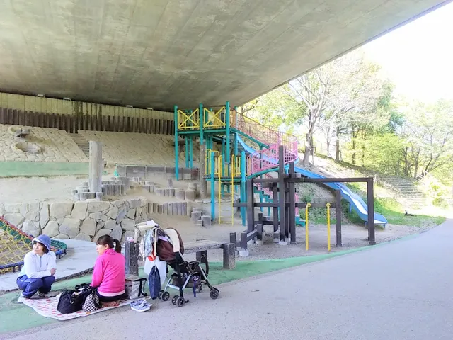 Hiratanigawa Ryokuchi Park