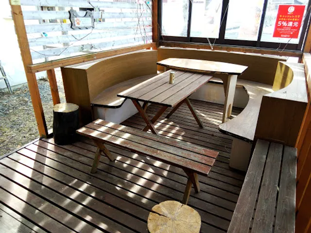 A Little Log Café FLOWER