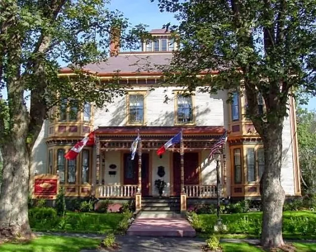 MacKinnon Cann Historic Inn