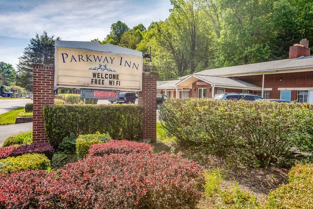 Parkway Inn