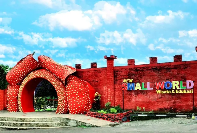 New Small World (Taman Miniatur Dunia)