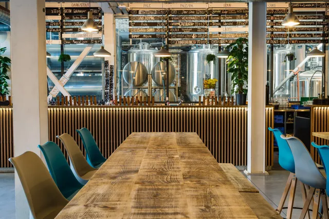 Left Handed Giant Brewpub