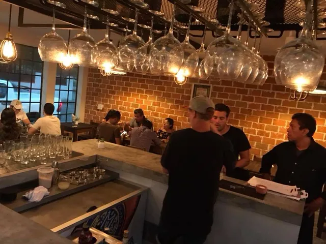 Mu. Burgerhouse AV40 | Hamburguesería en Playa del Carmen