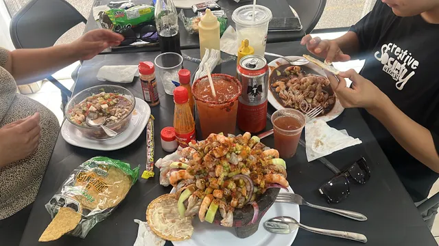 COCOS Y MARISCOS EL MICHELADAS