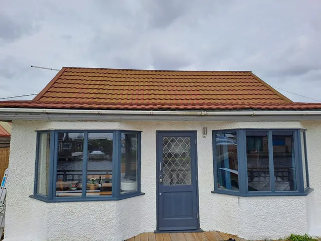 Windy Ridge Waterfront Holiday Cottage