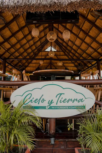 Restaurante Cielo y Tierra - Av. Las Torres