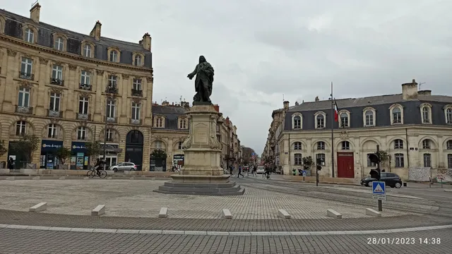 Statue du Marquis de Tourny