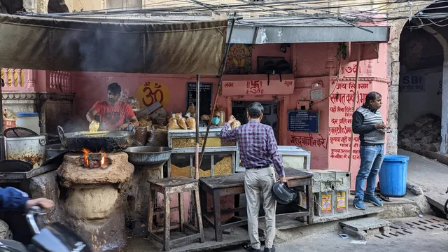 Sampat Namkeen Bhandar