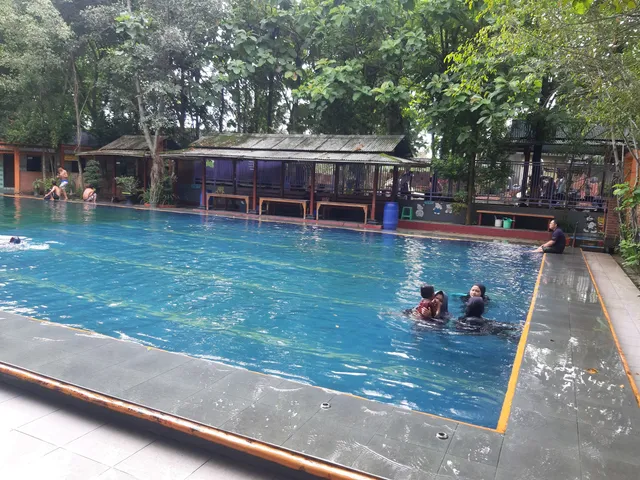 Kolam renang Hargo Dumilah