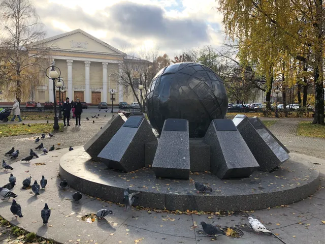 Pamyatnik Stroitelyam Cherepovtsa