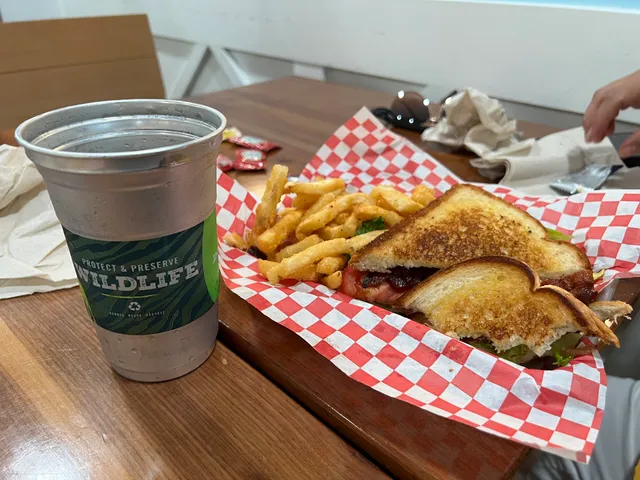 Macaw's Landing Café