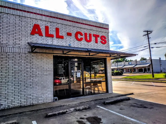 N Collegiate Shopping Center