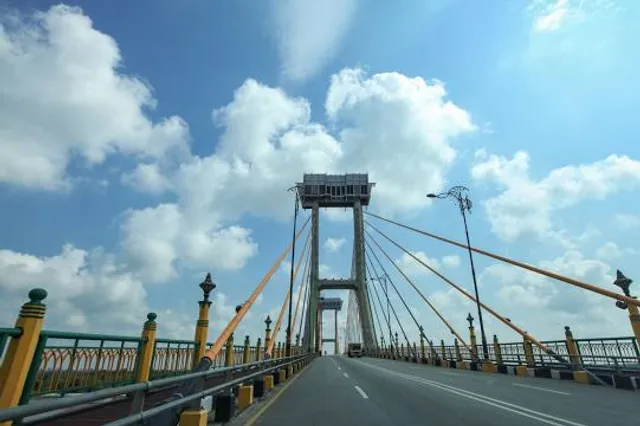 Tengku Agung Sultanah Latifah Bridge