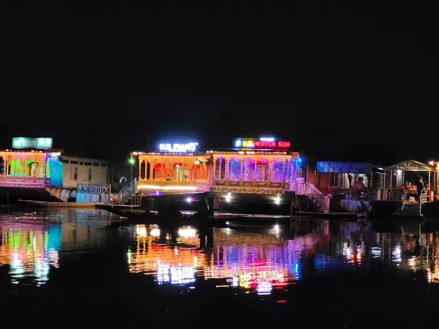 Bing Home Stay - Cheap And Best Guest House Near Dal lake Srinagar| Budget Homestay in Srinagar Nearby Dal Lake