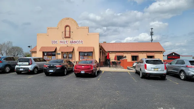 Los Tres Amigos Lansing