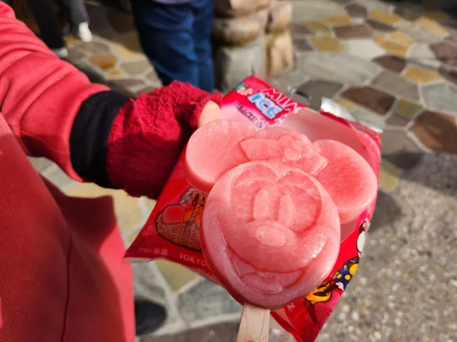 アイスクリームワゴン（スプリングス・トレジャー横）