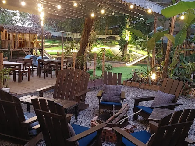 Choose Hideaway Restaurant and Homestay